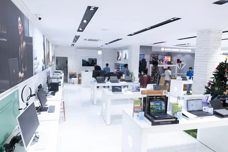 Inside the HP World Sysmantech showroom at Muscat Tower, Kadavanthra